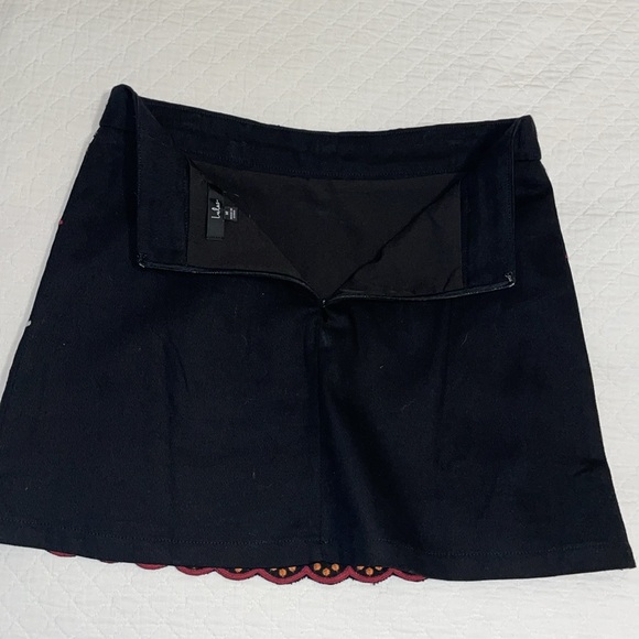 Embroidered mini skirt - Picture 2 of 4